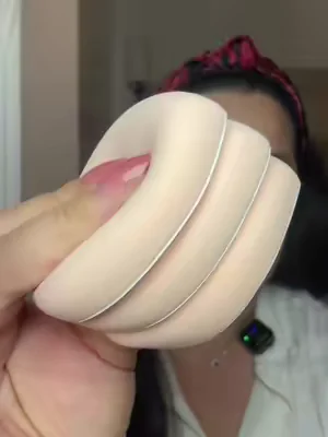Korean makeup sponges from @glow US official makes applying foundation so easy with no streaking or cakiness #glowcloudsponge #cloudsponge #koreanmakeup #makeupsponges #dealsforyoudays 