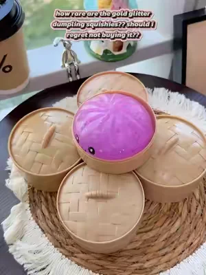 🥟✨ ¡Este dumpling squishy está demasiado lindo! 💖 #dumplingsquishy #dumplings #spotlightfinds #dealsforyoudays #summervibes