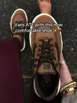 Comfortable lace up sneakers from vans. Ultrarange low top sneakers @vans 🤎✨