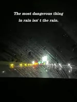 The oil film on the glass can easily lead to dangerous driving during heavy rainstorms and at night #dangerous #CarClean #Windshield #oilfilmcleaner #tiktok    