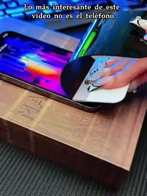 Prueba este protector de pantalla una vez y te va a encantar, porque es así de fácil. Encájalo y, en solo 15 segundos, ¡listo!#onefish #unitedstates #tiktokmademebuyit #screenprotector 