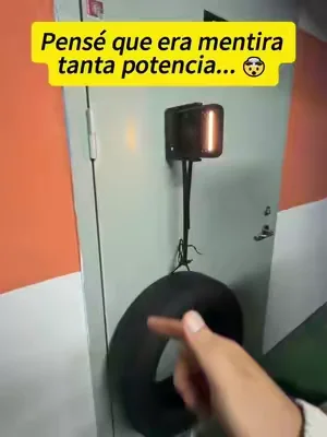 ¿Trabajando bajo el capó con este calor abrasador? 🥵
  ¡Necesitas este ventilador magnético de trabajo! 
 Se adhiere directamente al marco de tu camioneta, 
 dándote aire fresco y luz brillante con las manos libres.
  Con su control remoto y una batería gigante de 10,000mAh, 
 dura todo tu turno sin problemas. 🧲💡 
 Los ventiladores de taller normales ya son historia.
  ¡Acaban de bajar el precio por la Mega Oferta de Mitad de Año de TikTok,
  así que consigue el tuyo antes de que llegue la ola de calor! 👇🛒
 #MecanicaAutomotriz #TrucosDeMecanica #CosasDeCoches#MidYearSale#DealsforYouDays