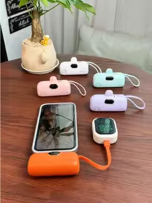 Mini cargador portátil de 5000 mAh con salida de 22,5 W, cuenta con dos puertos USB (tipo C y USB-A) y pantalla de alimentación digital para un monitoreo preciso, el diseño compacto y ligero garantiza una fácil portabilidad #imprescindible #tendencia #fyp #powerbank #dealsforyoudays 
