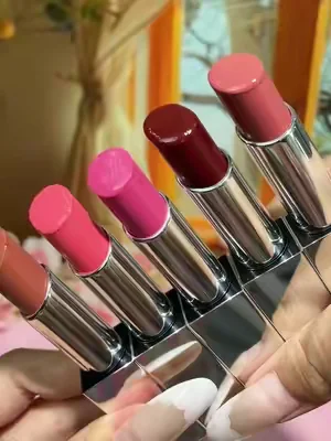 So in love with this gloss just look at that color omg 😍#elfcosmetics #eyeslipsface #lips. #elflipoil #elfslipstick