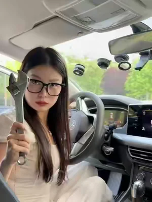 You could even use this phone stand for ten years#cartips #cars #drivingtips #driving #cartiktok 