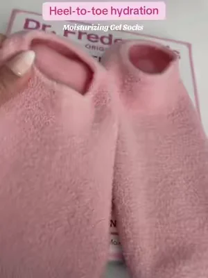 These moisturizing gel socks are a must have 🩷 28K+ sold for a reason.. #moisturizingheelsocks #crackedheels #dealsforyoudays #summerwins 