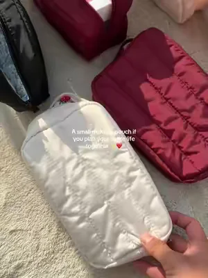 I think it’s really really cute and  sturdy. The inside is really cute too.✨🎀🌸🫣 #makeuppouch #dealsforyoudays #everydaybag #everydayessentials #girlythings 