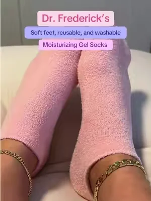 These gel-lined moisturizing socks help soften dry heels overnight. #crackedheels #moisturizingheelsocks #dealsforyoudays 