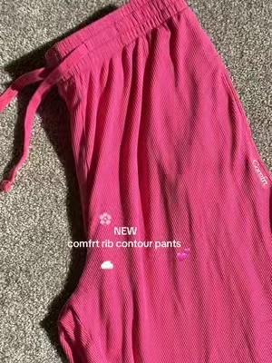 These are so soft and lightweight! Perfect for summertime! @Comfrt #comfrtclothing #comfrtambassador #loungewear #dealsforyoudays 