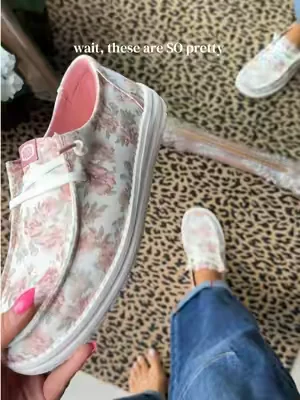 These floral Wendy HeyDudes just dropped and they might be the prettiest pair of the season 🌸  #sliponshoes #heydudeshoes #floralprint #womensshoes #everydaycomfort @HeyDude 