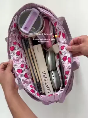 So cute and plenty of room to hold things ✨🍓🌸#workbag #dealsforyoudays #totebag #girlythings #everydaybag 