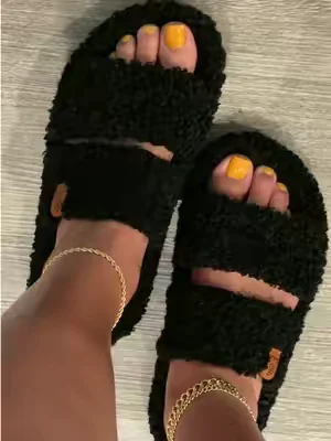 My fav house slippers 🖤 Memory foam cushion.. #houseslippers #slippers #houseshoes #comfyslippers 