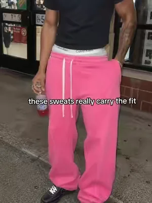 threw on a basic tee and the pants handled the rest #sweatpants #baggysweats #menspants #pinkpants #baggypants 