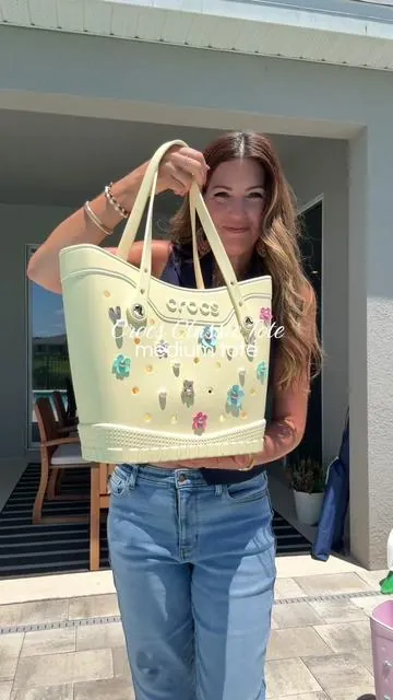 Crocs Classic Medium Tote Bag #crocs #crocs4life #crocstote #dealsforyoudays #tiktokshopsummerturnup @Crocs 