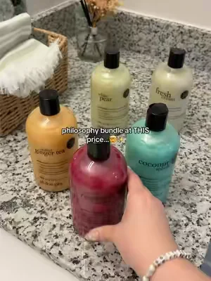 This would be SUCH a perfect way to gift to multiple people when you get this Blooms & Bubbles Philosophy Bundle✨🫧💗 #philosophy #showergel #bodywash #bodycare #BeautyGifts 