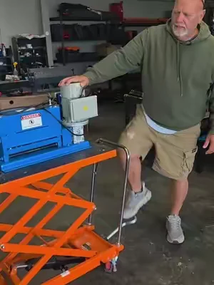 Hydraulic lift table  #cart #lifttable #workshop #warehouse #garage 