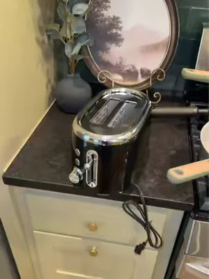 retro toasts are a new thing #toaster #kitchenware #kitchenappliance 