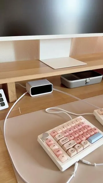 One less thing cluttering my desk 🙌 The retractable cables are so satisfying. #chargingstation #phonecharger #techtok #anker #cozydesksetup @ANKER 