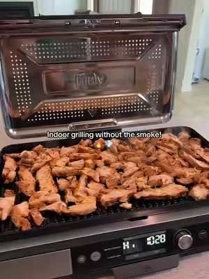 Ninja’s new sizzle indoor grill is 6 inches longer than the old one! Fit more food, and still without smoking out the kitchen. #ninjasizzle #ninjasizzlexl #indoorgrill #indoorgriddle 