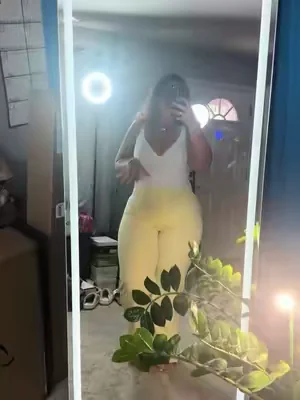 Yellowwww ❤️‍🔥 #widelegpants #plussizefashion #ootdinspo #womensfashion 