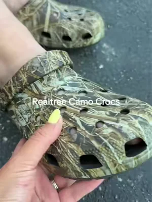 Can’t hide anything in my dang house…even if it’s camouflage🙈 @Crocs  #dealsforyoudays #crocs #camo #realtree #camocrocs 