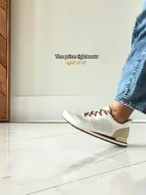 I fear this is my second pair and will not be my last 🤤 if you are heading to Europe, or walking ALOT there is nothing like a good pair of @VIVAIA 