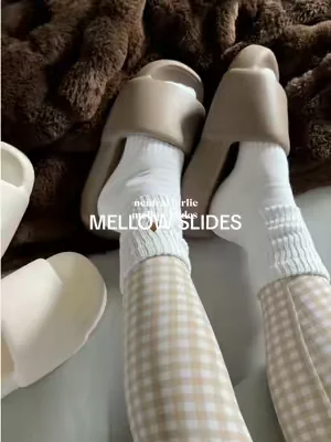 Like walking on cloudsss ☁️☁️☁️ @Mellow Sleep  #mellowsleep #mellowslides #cloudshoes #slides #cozytok 