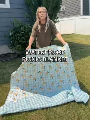 Waterproof, easy to carry around, and such a cute picnic blanket! #picnicblanket #outdoorblanket #dealsforyoudays #dfyd #summermusthaves 