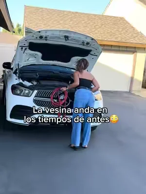 I helped my neighbor jumpstart her car #jumpstarter #carjumpstarter #arrancador #aircompressor #dealsforyoudays 