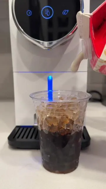 Super sleek, makes a ton of ice and it’s quiet. #nuggetice #icemaker #dealsforyoudays #nuggeticemachine #icemachine 