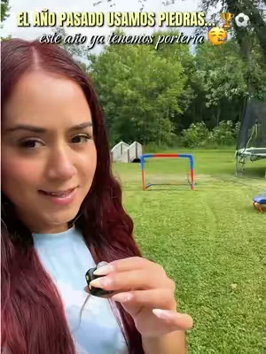 En unos días celebraré mi cumpleaños con mis primas y ya estoy lista para nuestro tradicional partidito de soccer. 😂⚽ El año pasado nos tocó usar piedras y palos como portería, pero este año ya tenemos dónde meter los goles de verdad. 🙌😅 Ahora solo falta reunirnos y ver quién se lleva la victoria. 🏆⚽ #birthday #Soccer #FamilyFun #sports #DealsForYouDays 