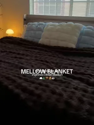 new mellow cloud blanket color in ‘espresso’ sooo soft and pretty ☁️☕️🤌🏻 #mellowsleep #mellow #blanket #bettersleep #cozybedroom @Mellow Sleep 