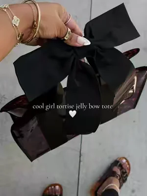 Replying to @BETTY ✨ TTshop Girly OBSESSED is a understatement 🖤 @Case-Mate #casemate #dealsforyoudays #totebags #beachbag #jellytote 