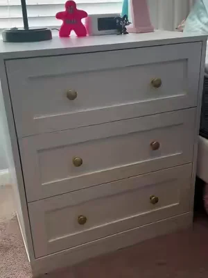This is a great bedside table #bedroomfurniture #bedsidetable #dresser #nightstand #dealsforyoudays 