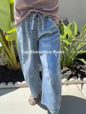 I recommending sizing down one! @Gap #gap #horseshoepants #widelegpants #gapjeans #barreljeans 