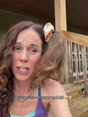 No so frumpy  #frizzycurlyhair #curlyhair #frizzyhair #over40hair 