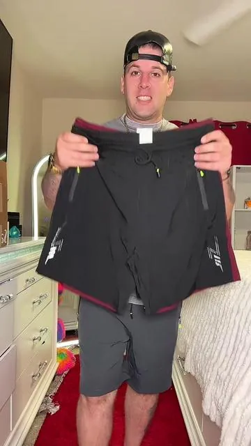 6 shorts de nailon por el precio de 1 solo. Corre para el carrito naranja para que veas el precio. #hombres #shorts #verano #piscina #ofertas 