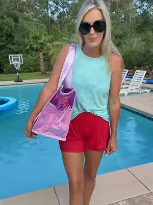 Affordable and super cute beach bag #beachbag #beachtote #beachbags #dealsforyoudays #creatorsearchinsights 