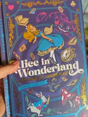 #BookTok #aliceinwonderland #cheshirecat #madhatter #classicliterature 