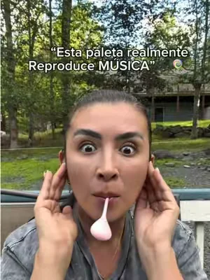 Increíble paletas 🍭 que reproducen música una vez tú lo tengas en tu boca y lo mejor que saben deliciosas!! 🍭🍓 #dealsforyoudays #candymaster #summervibes #SummerWins #lollipop 
