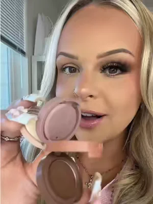 Making Eyeshadow easy for EVERYONE! And it’s Eyeshadow that is made for your eye color so they pop 😩✨💕 so cute! And so so simple! #eyeshadowpalette #lipliners #lipcombo #makeuphacks #dealsforyoudays 