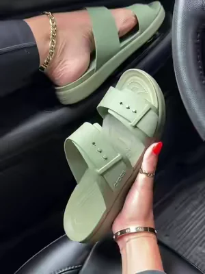 @Crocs #crocs #crocssandals #sandal #dealsforyoudays #crocssuperbrandday 