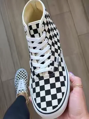 @vans I’m obsessed 🏁🤍#altmom #altoutfits #dealsforyoudays #summeroutfits 