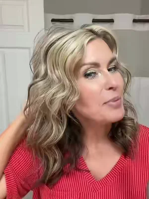 @Beachwaver Babes Runway Ready Kit! Featuring the iconic Beachwaver Pro curling iron and the Catwalk print thermal storage pouch, this set creates flawless waves anywhere you go. #DealsForYouDays #tiktokshopcreatorpicks #beachwaver #beachwavercurls #curlingiron 