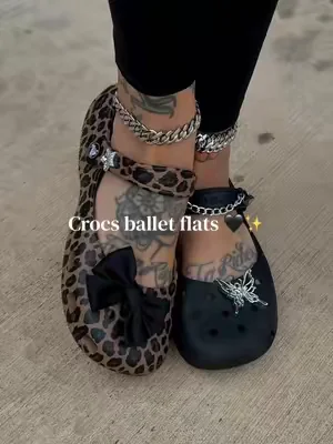 🥹🖤 true to size! If you’re a half size then go down @Crocs #crocs #balletflats #altoutfits #dealsforyoudays #maryjaneshoes 