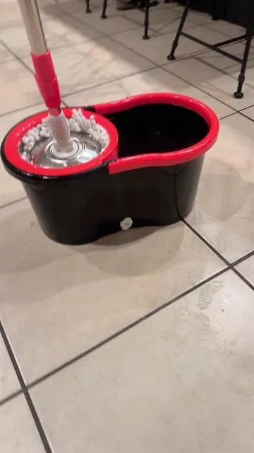 A limpiar mi piso súper fácil y rápido  #trapiador #viral #tiktokshop  #video #limpieza 