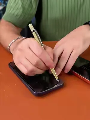 Protection upgrade, don't be afraid of the key coin scratching 💥 Still maintain a smooth high-definition touch#tiktok #fyp #tiktokshop #Transforminggoldsteelscreenprotector 
