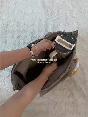 No more messy bag again👀 and mid-year sale live now🙋🏼‍♀️ don’t miss out if you like it🫶🏻#dealsforyoudays #totebag #workbag #collegebag #backtoschool 