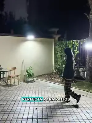 lámpara solar para exteriores💡☀️#solarpanel #outdoorlighting #backyard #Tuffenough #tiktokmademebuyit 