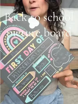 sooo many designs to choose from! makes for the sweetest back to school pictures & memories ✏️✨ #backtoschoolshopping #pictureboard #backtoschoolboard #backtoschoolpictures #kindergarten 